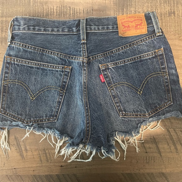 Levi denim shorts - Picture 2 of 3